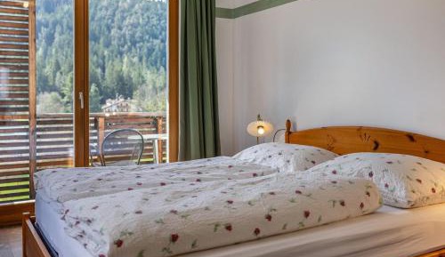 Two-Bedroom Deluxe Apartment with Garden View