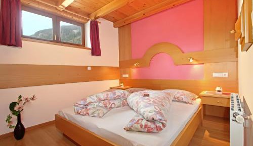 Two-Bedroom Deluxe Apartment with Garden View