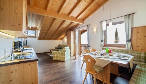 Two-Bedroom Deluxe Apartment with Balcony