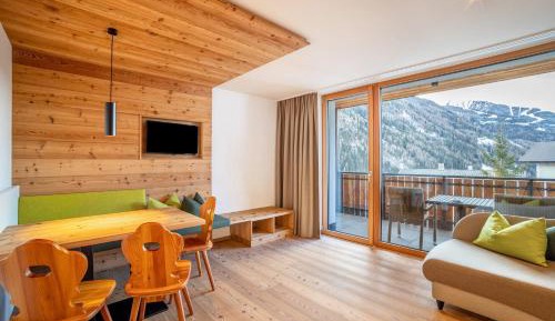 Two-Bedroom Deluxe Apartment with Garden View