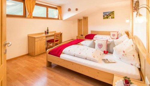 Two-Bedroom Deluxe Apartment with Garden View