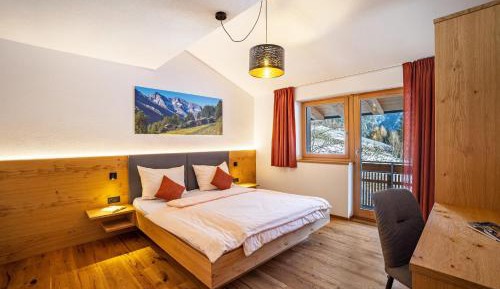 Two-Bedroom Deluxe Apartment with Garden View
