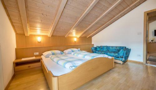 Two-Bedroom Deluxe Apartment with Garden View
