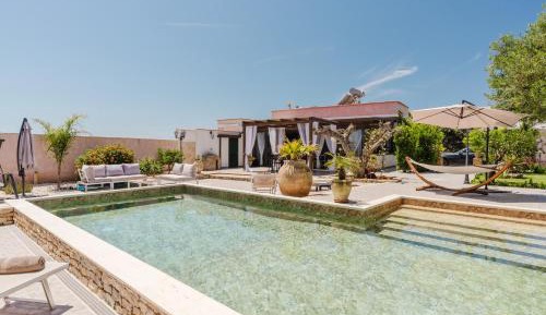 Villa with Garden View