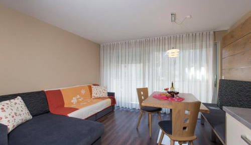 Two-Bedroom Deluxe Apartment with Garden View