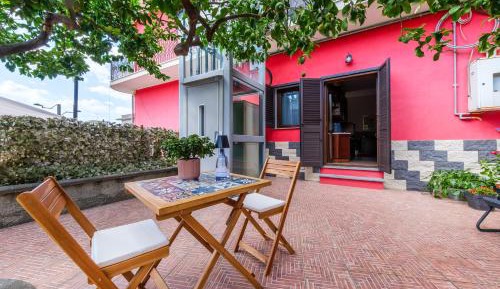 Two-Bedroom Deluxe Apartment with Garden View
