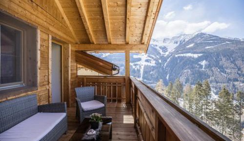 Two-Bedroom Deluxe Apartment with Garden View