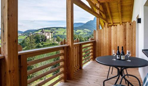 Two-Bedroom Deluxe Apartment with Garden View