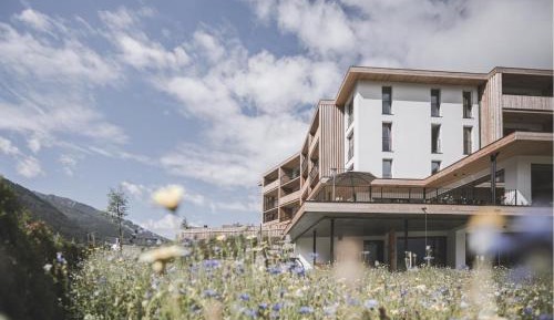 Two-Bedroom Deluxe Apartment with Garden View