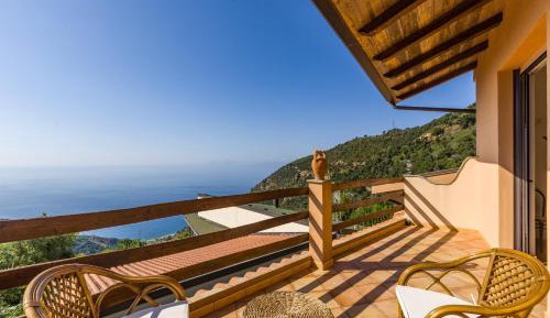 Superior One-Bedroom Apartment with Balcony