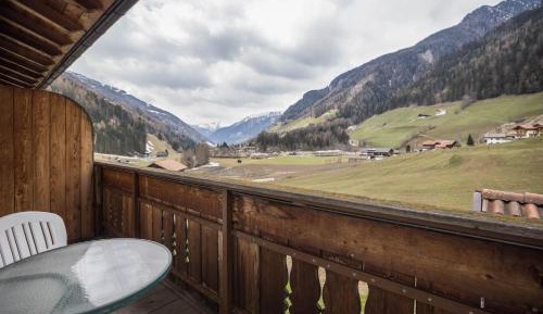 Two-Bedroom Deluxe Apartment with Balcony