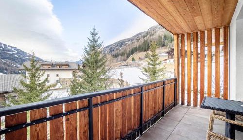 Two-Bedroom Deluxe Apartment with Garden View