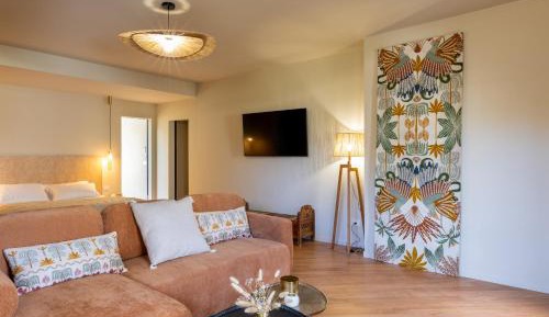 Deluxe Suite with Spa Bath