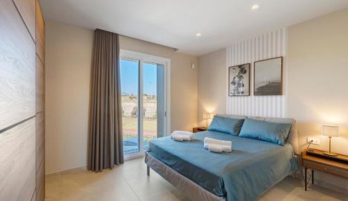 Superior One-Bedroom Apartment with Balcony
