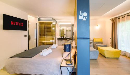 Deluxe One-Bedroom Apartment with Garden View