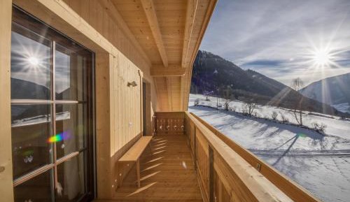 Apartment with Mountain View