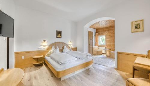 Family Room (2 Adults + 2 Children)