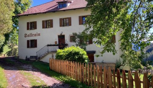Two-Bedroom Deluxe Apartment with Garden View