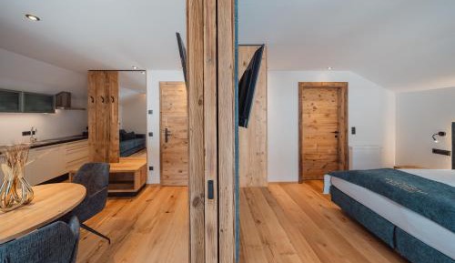 Superior One-Bedroom Apartment with Balcony