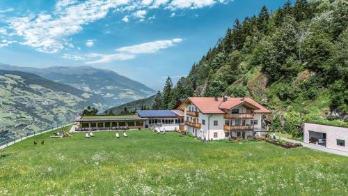Two-Bedroom Deluxe Apartment with Garden View