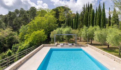 Villa with Garden View