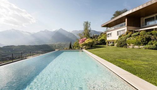 Three-Bedroom Apartment with Mountain View