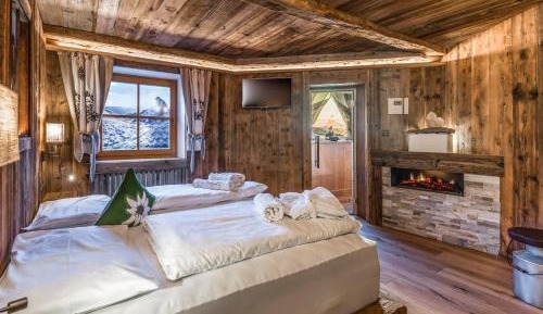 Suite with Hot Tub