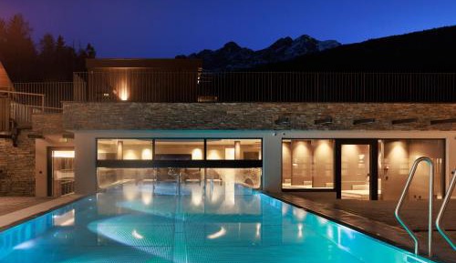 Apartment with Mountain View