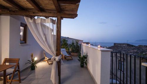 Apartment with Sea View and Terrace - Third Floor