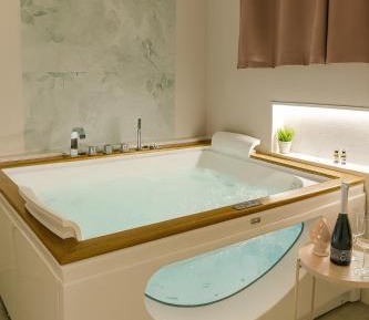 Double Room with Hot Tub