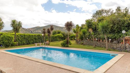 Villa with Garden View
