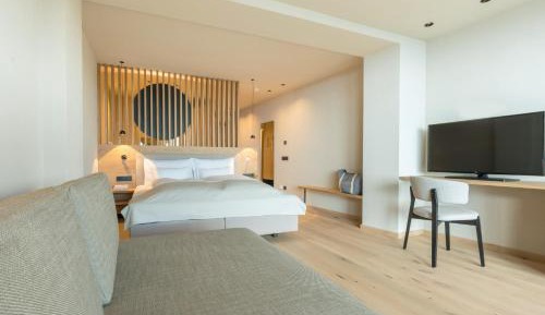 Deluxe Double Room with Shower