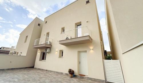 Deluxe One-Bedroom Apartment with Garden View