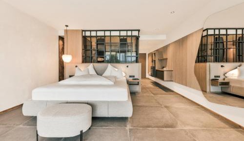 Suite with Hot Tub