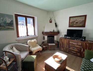 Two-Bedroom Apartment with Mountain View