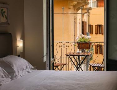 Studio with Balcony