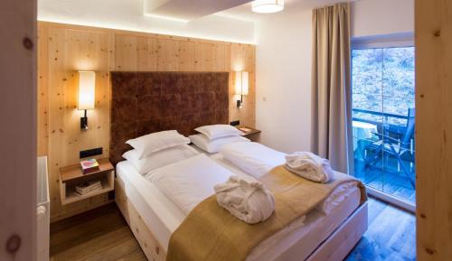 Superior One-Bedroom Apartment with Balcony