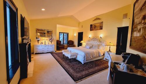 Superior King Suite