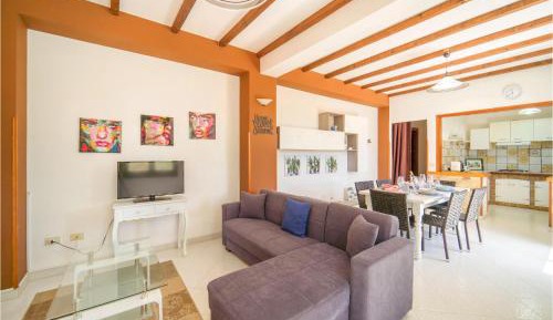 Three-Bedroom Vacation Home 