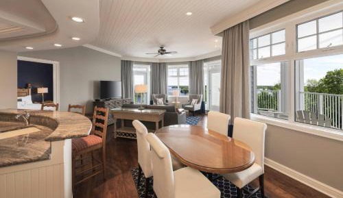 2 Bedroom Executive Suite, Sofa Bed, Water View, Fireplace, Balcony