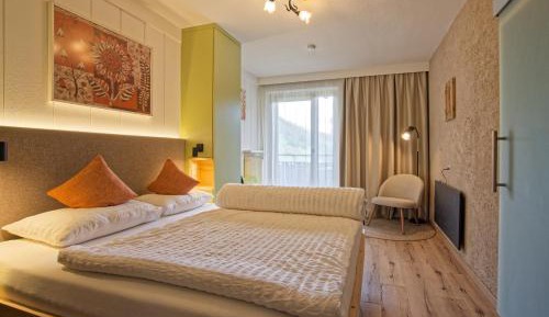 Double Room with Balcony and Mountain View