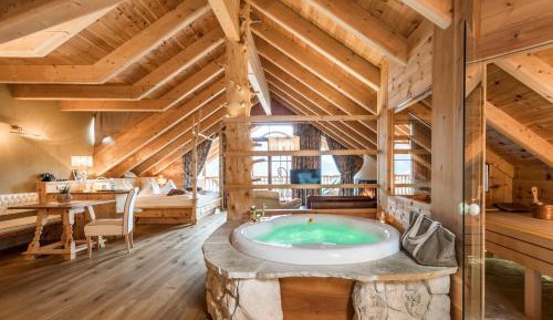 Deluxe Suite with Spa Bath