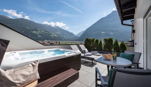 Suite with Hot Tub