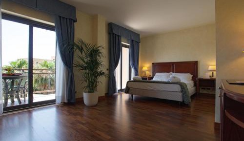 Deluxe Double or Twin Room with Spa Bath