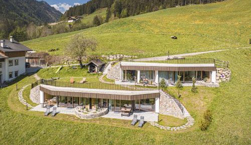 One-Bedroom Apartment with View