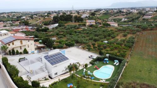 Apartment with Pool Access