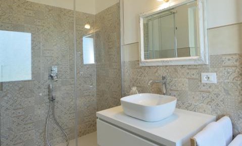 Deluxe Double or Twin Room with Lake View