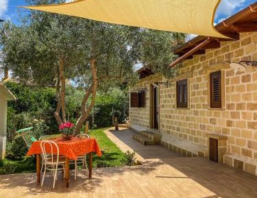Villa with Garden View