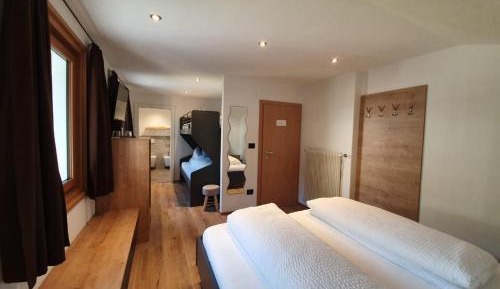 Quadruple Room with Private Bathroom