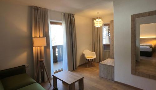 Deluxe Queen Suite with Spa Access